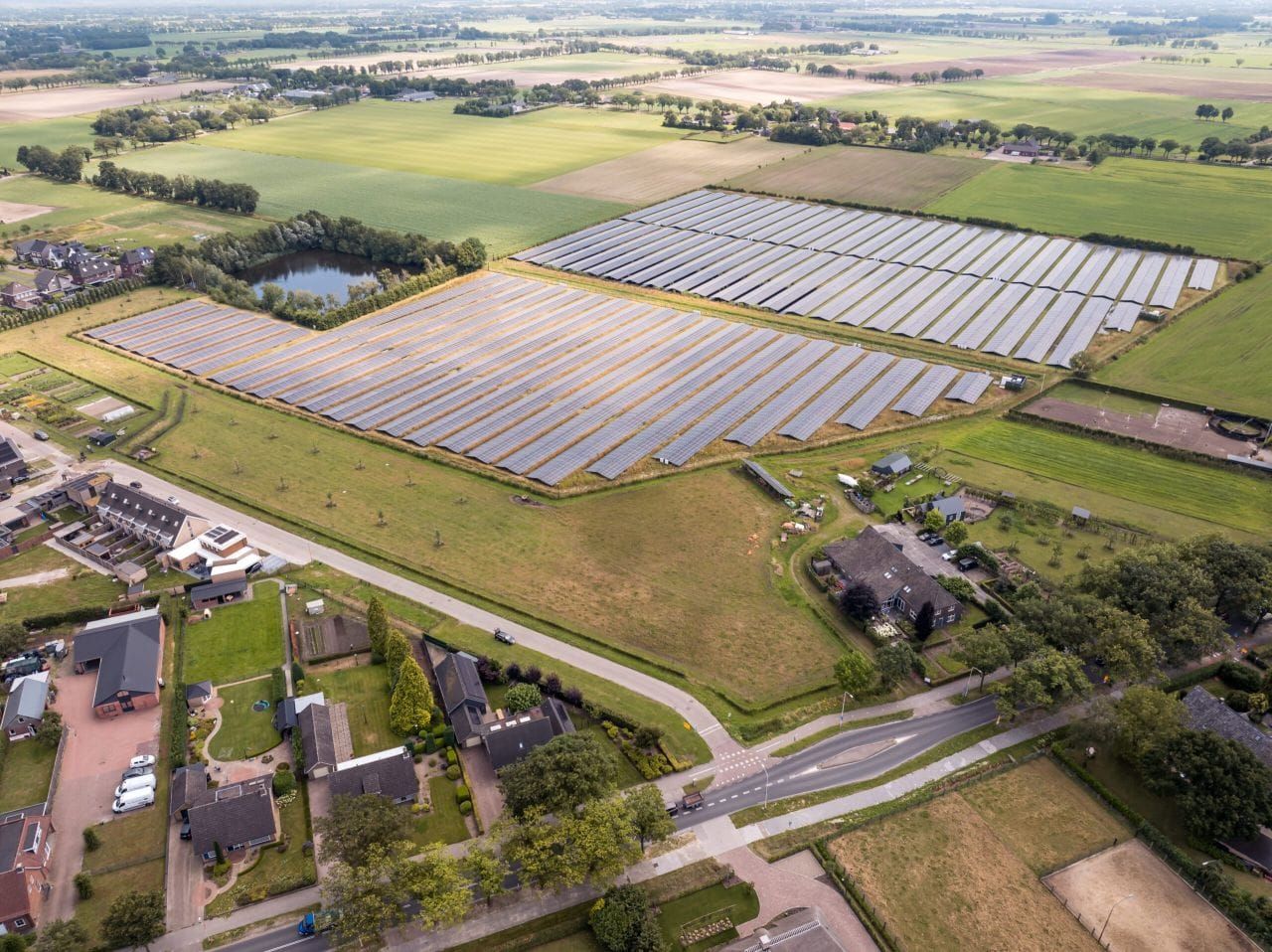 AQ heeft Zonneparken Someren overgenomen van Nederland Opgewekt en Brabantse Ontwikkelings Maatschappij (BOM).
